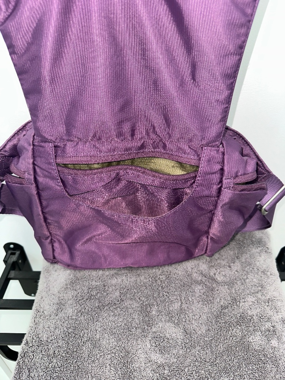 eBags Crossbody/Shoulder Bag in Eggplant Purple - Picture 7 of 8